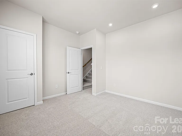 5640 Kingspan Dr — Photo 26