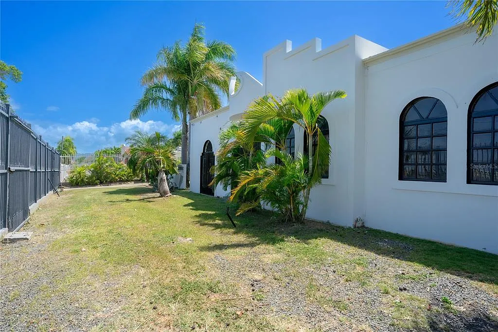 6 bed, 3.5 bath, 3364 sqft, $3,500 — Photo 2