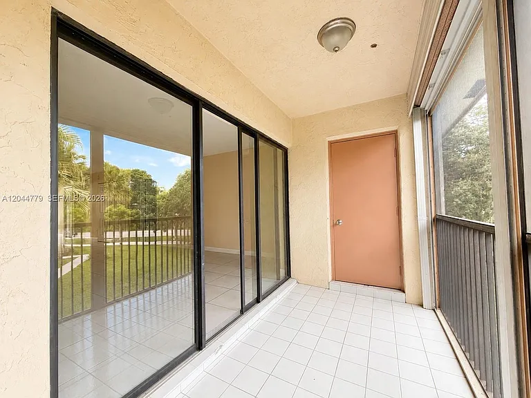 405 Lakeview Dr #202 — Photo 16