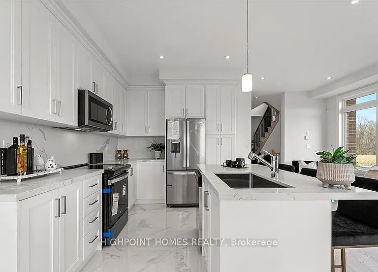 77 Schmeltzer Cres — Photo 15