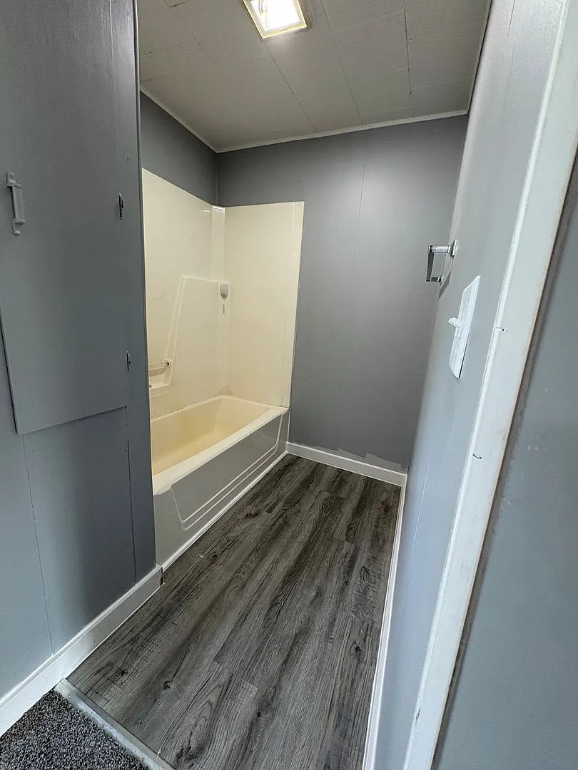 213 S Warrington Ave — Photo 4