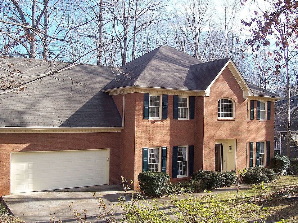 One acre, fenced yard with lake access.