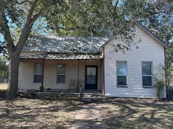 611 N Helena, Runge, TX 78151