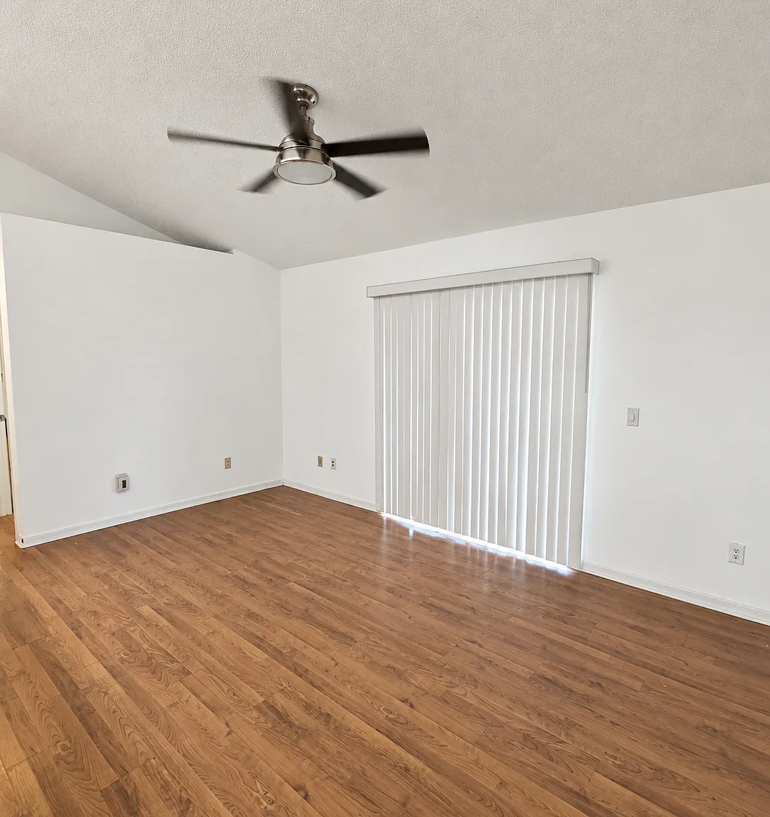 3 bed, 1332 sqft, $2,285 — Photo 4
