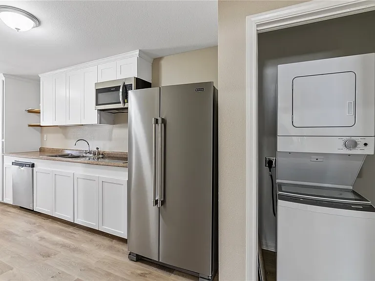 530 Oakdale Dr — Photo 12