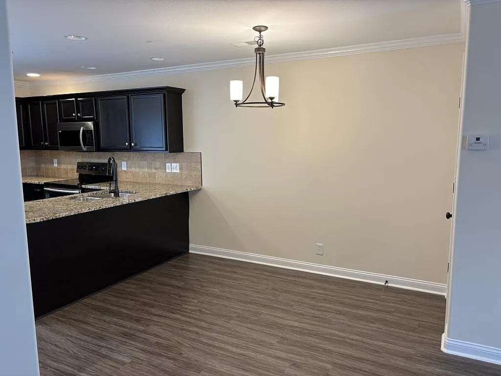 332 Sam Houston Circle — Photo 4