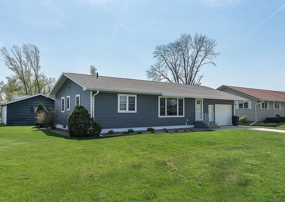 307 8th St, Van Horne, IA 52346 Zillow