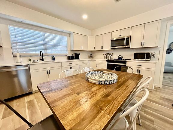 4th image of 906 W Candlewood Ave #2
