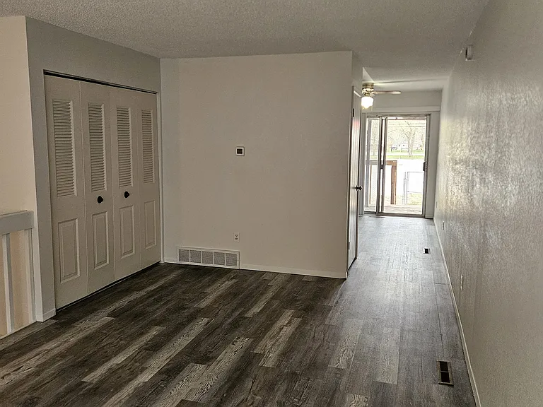 872 Russell St — Photo 5