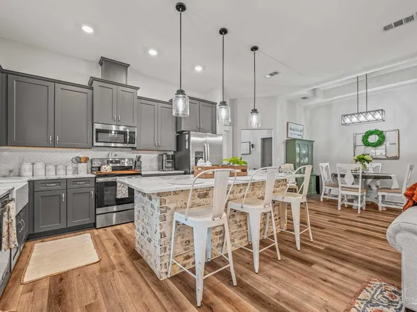 5671 Dunridge Dr, Pace, FL 32571