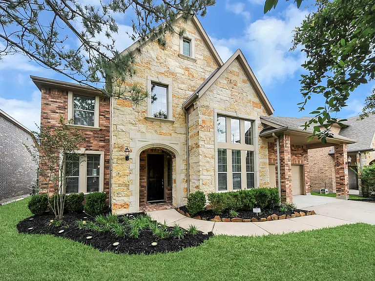 3422 Stone Springs Dr — Photo 3