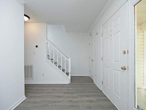 4th image of 541 Bluestone Rd