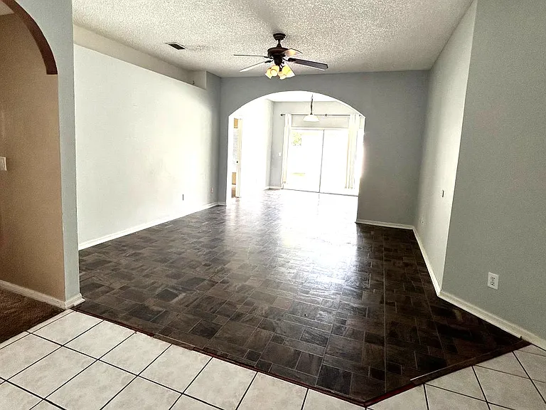 465 Eastbridge Dr — Photo 8
