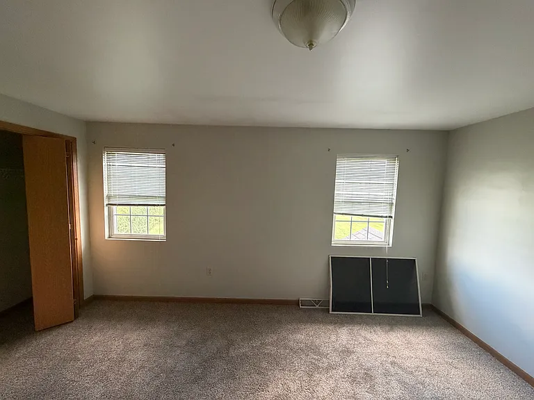 162 E Marigold St — Photo 7