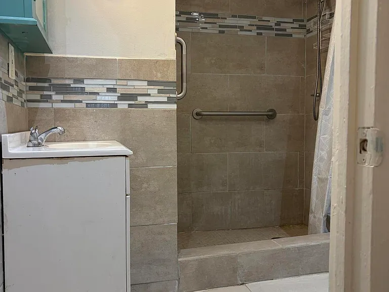 329 Pine Ave #E — Photo 8