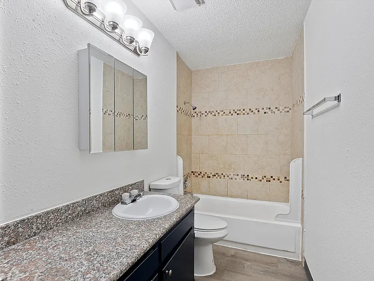 Briar Rose Apartments — Photo 14