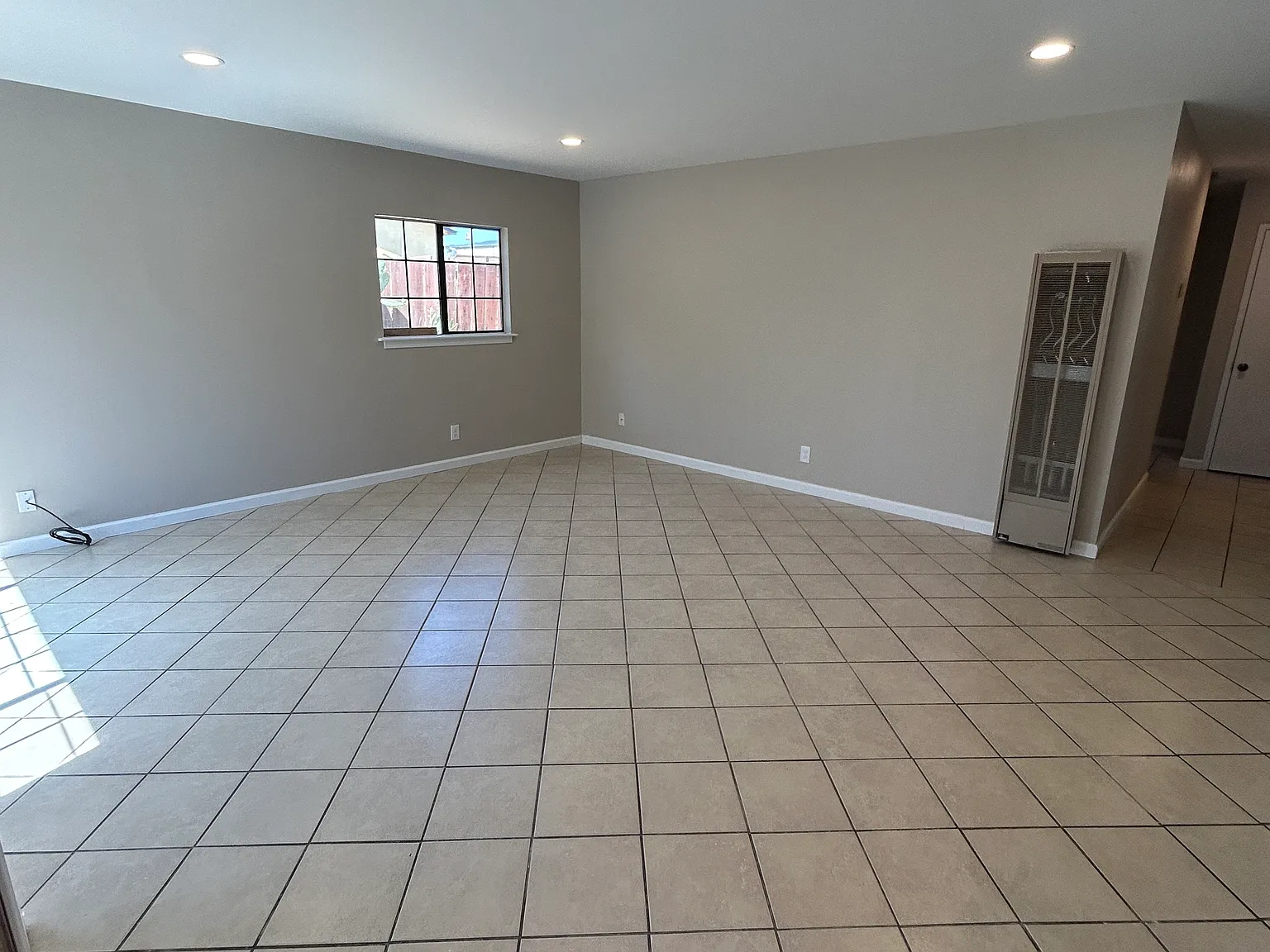 3 bed, 1110 sqft, $3,400 — Photo 2