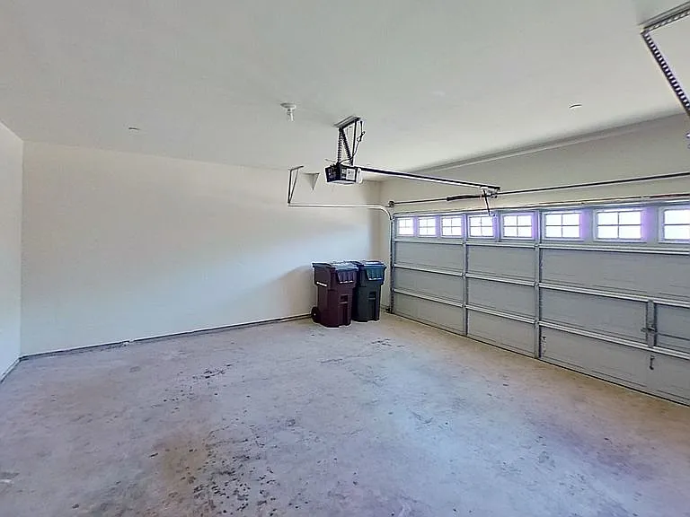 7933 Hannah St — Photo 16