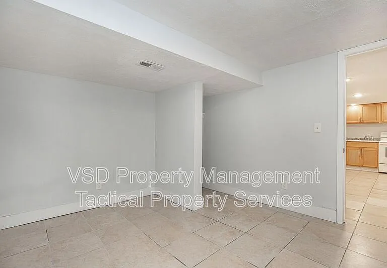 2048 W 98th St #6 — Photo 3