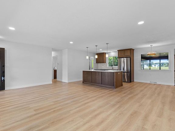 2nd image of 1858 East DRIVE