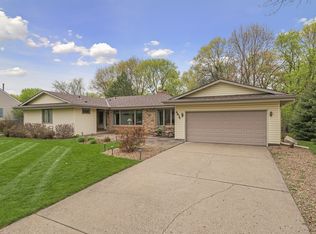 4824 96th St W, Bloomington, MN 55437