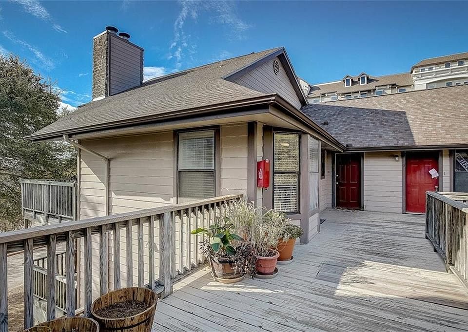 1st image of 402 Fredericksburg St #11