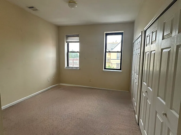 37 W 14th St — Photo 10