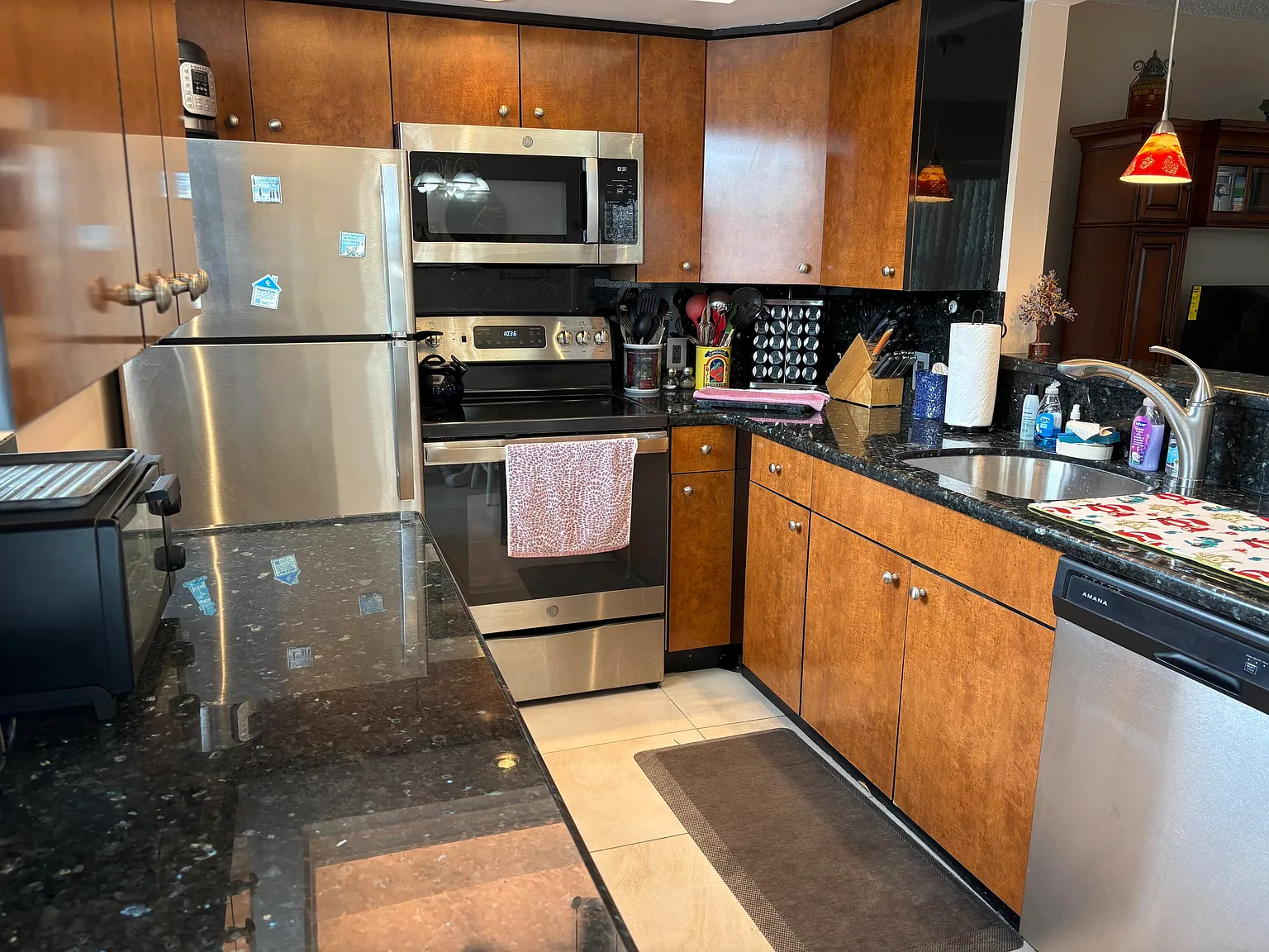 2 bed, 1.5 bath, 835 sqft, $3,000 — Photo 1
