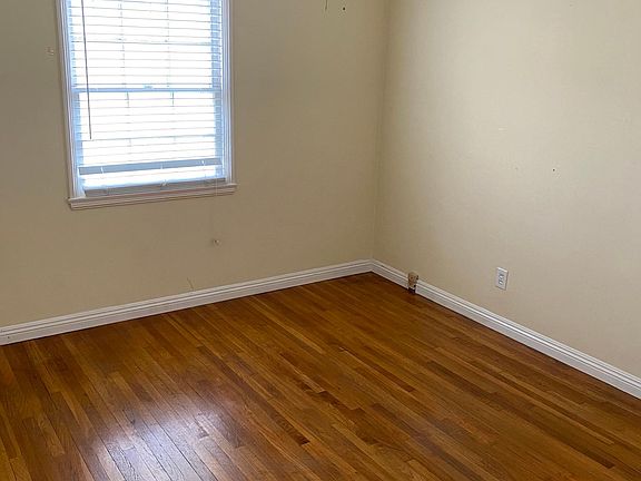 3rd image of 813 S Marengo Ave