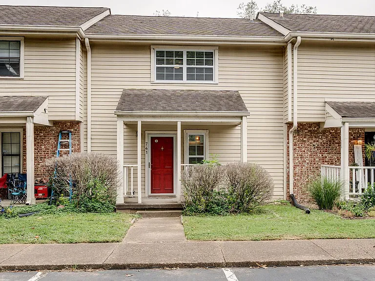 741 Longhunter Ct — Photo 1