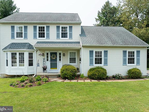 3rd image of 429 Deep Willow Dr