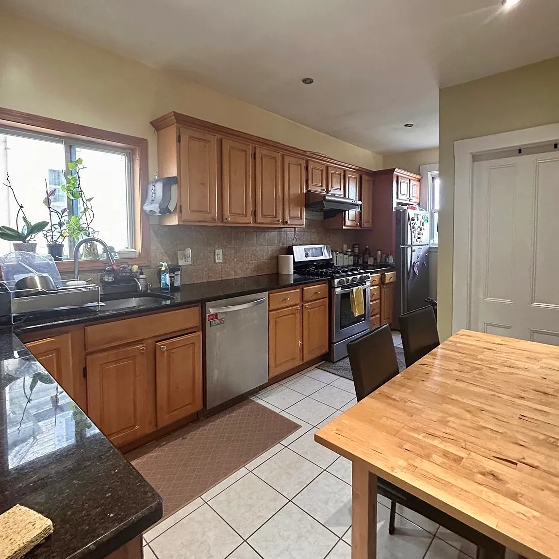4 bed, 2.0 bath, 1500 sqft, $4,000 — Photo 2