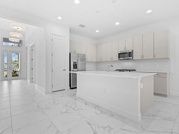 3rd image of 2589 Kingfisher DR