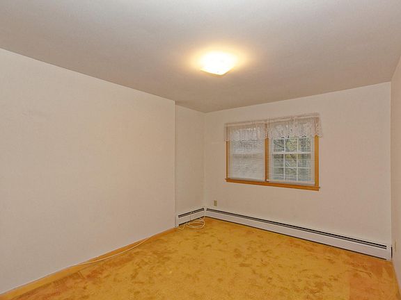 5th image of 22 Jules Dr #A