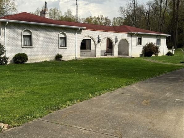 2081 Stewart Rd, Lowellville, OH 44436