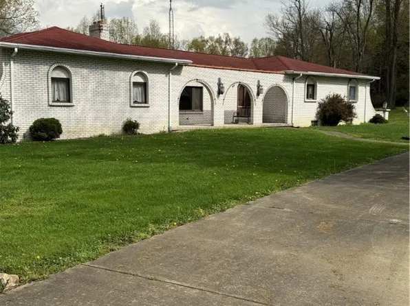 2081 Stewart Rd, Lowellville, OH 44436