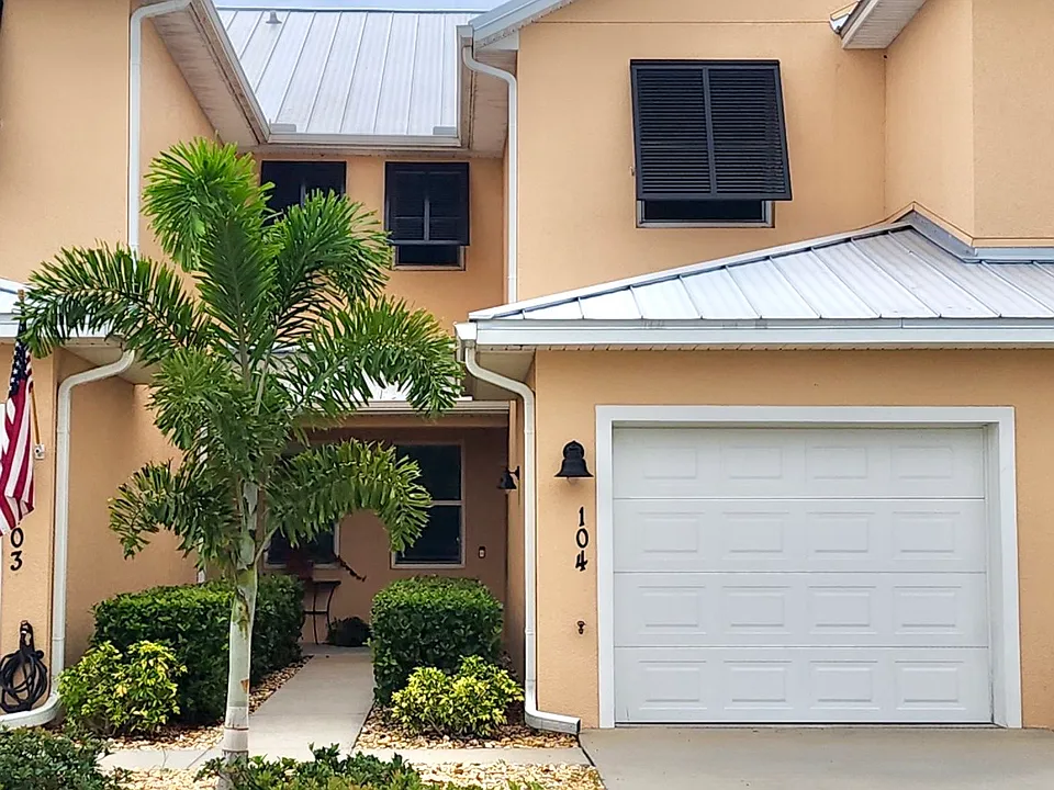 3951 Playa Del Sol Dr #104