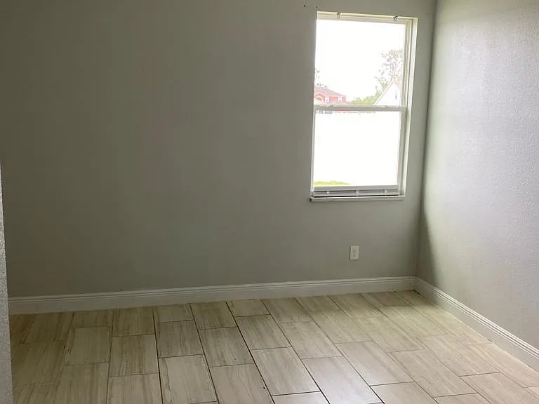 657 Yak Ct — Photo 5