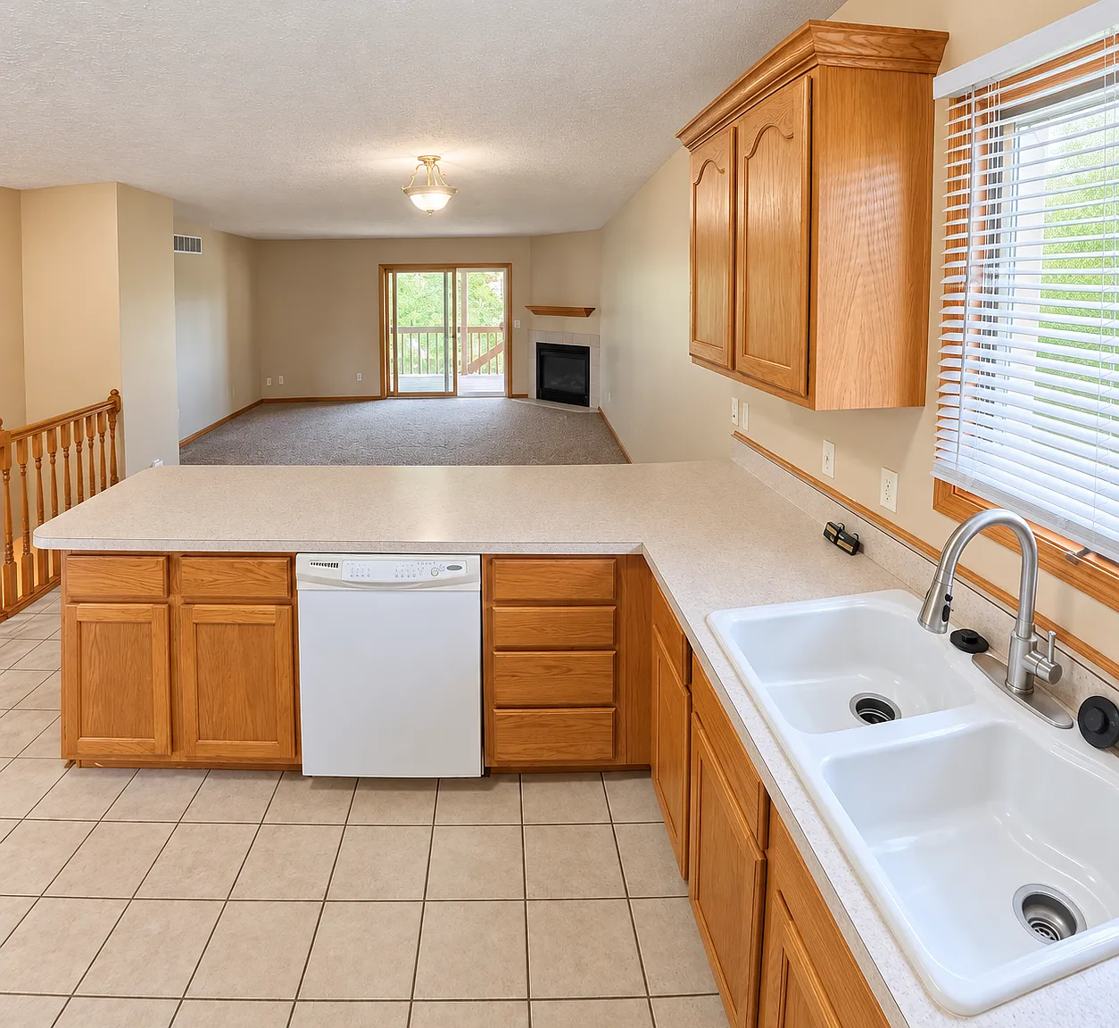 4 bed, 2300 sqft, $2,299 — Photo 4