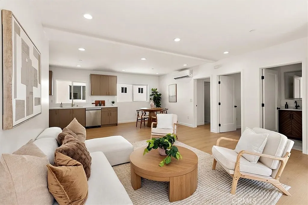 2 bed, 989 sqft, $3,500 — Photo 3