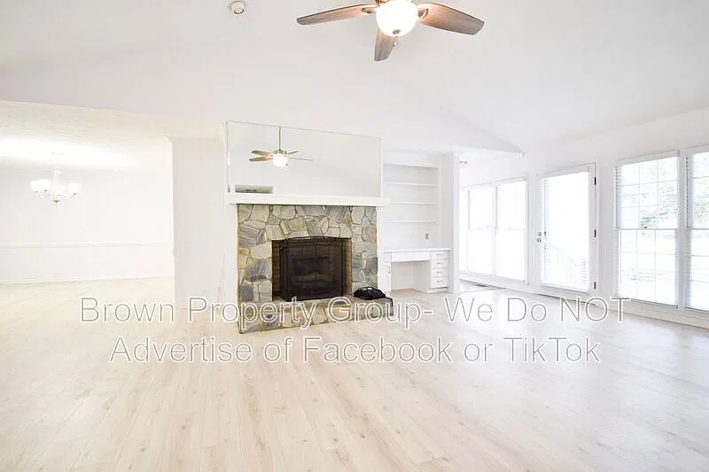 3 bed, 2.5 bath, 2351 sqft, $1,975 — Photo 4