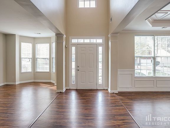 2nd image of 3916 Yosemite Park Ln