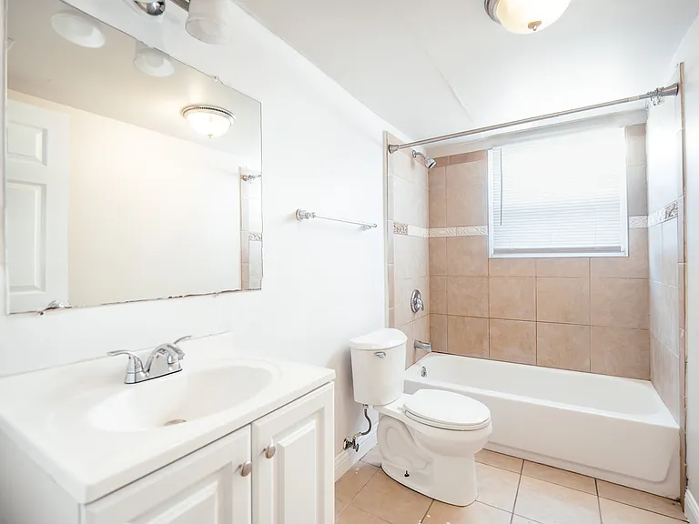 1634 Crest Hill Ave #2 — Photo 5