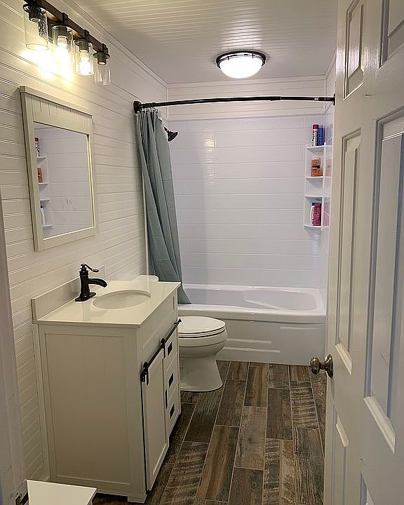Main bathroom 