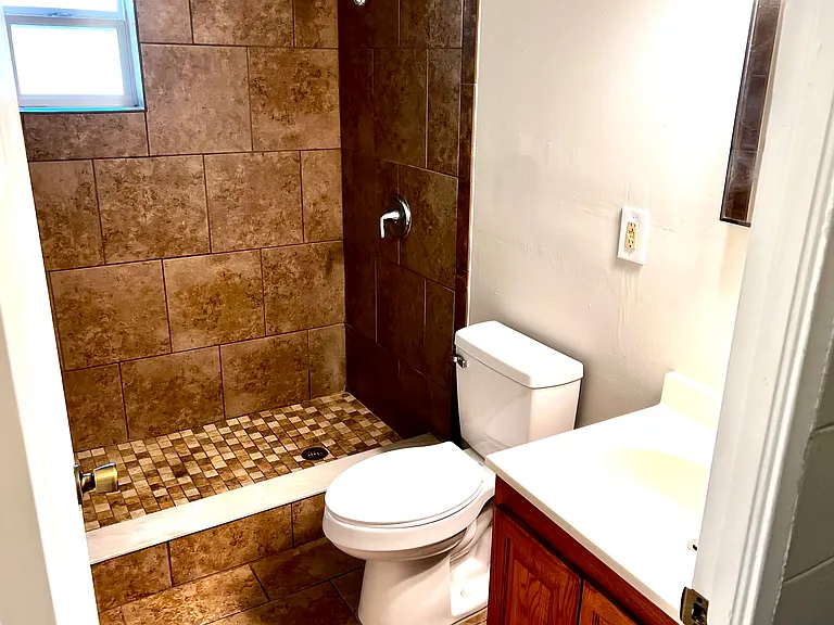 1216 E Hazzard Ave — Photo 7