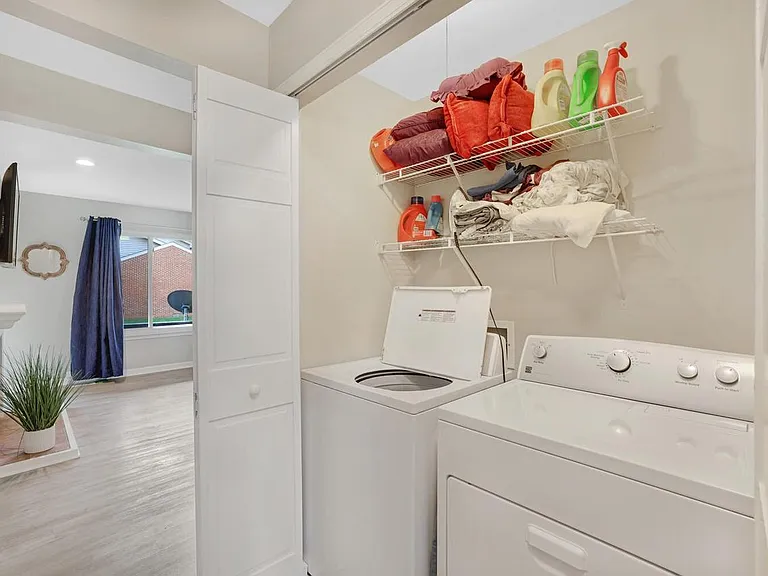 1115 Laura Dr — Photo 27