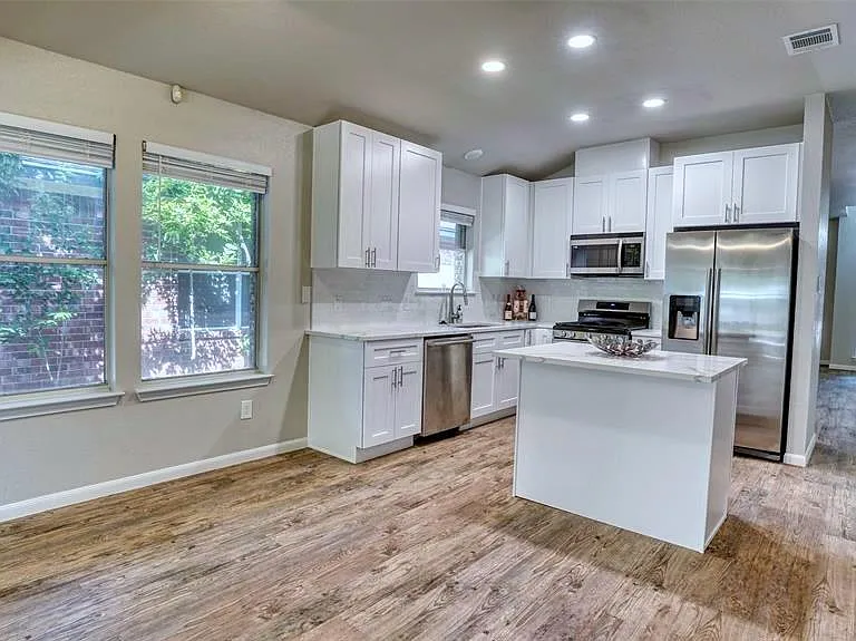 711 House Creek Dr — Photo 2