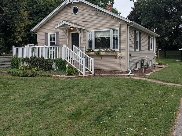 808 N Main St, Port Byron, IL 61275