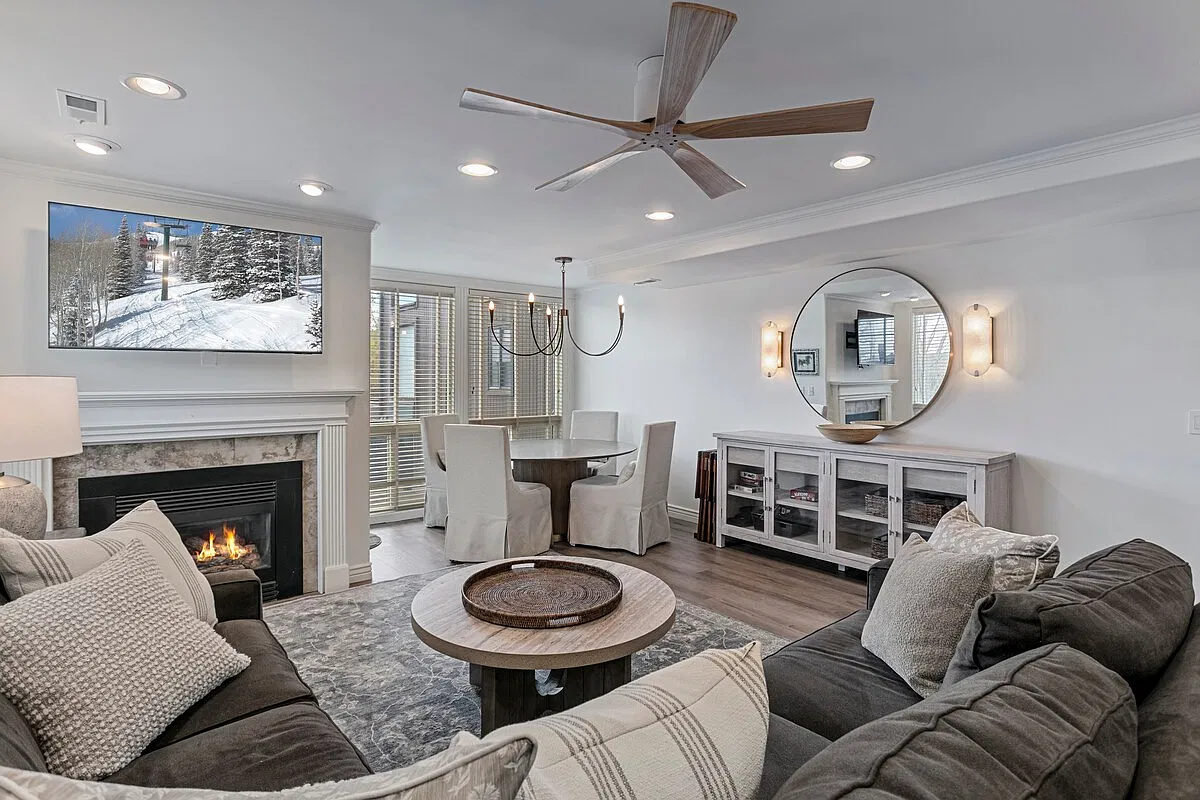 2 bed, 972 sqft, $3,150 — Photo 1