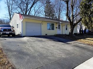 211 Rivers View Dr, Carpentersville, IL 60110